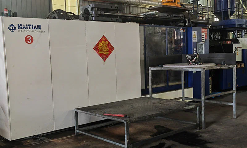 Molding and tooling support