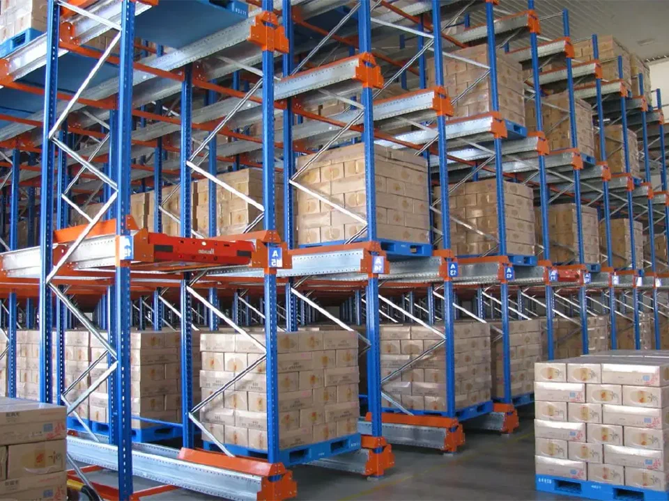 1111 open deck 3-runner plastic pallet industry use 1