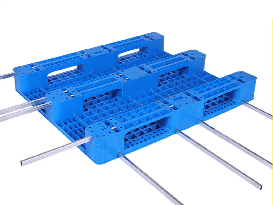1111 open deck 3-runner plastic pallet showcase 2